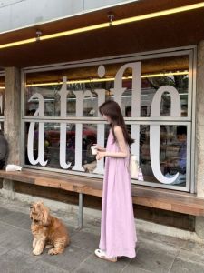 ชุดเดรสยาวแขนกุดทรงหลวมสไตล์วันหยุดสำหรับผู้หญิงในฤดูร้อนปี 2025 ชุดเดรสยาวคลุมเนื้อสีพื้นคอวีแขนกุด