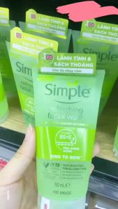 Sữa rửa mặt Simple lành tính 150ml