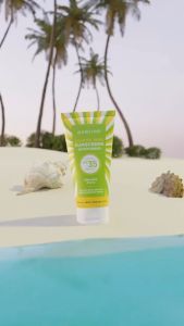 Azarine Calm My Acne Sunscreen Moisturiser SPF35 PA+++ 40gr