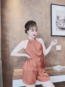 Set đồ ngủ nữ satin kiểu cô tròn dạng yếm kết hợp với nút xung quanh áo kèm quần đùi siêu xinh freesize dưới 57kg