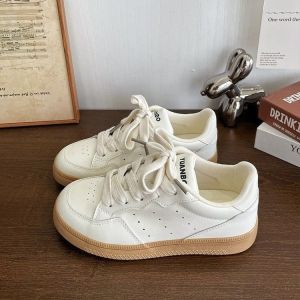 รองเท้าผ้าใบสีขาวสไตล์เกาหลีสำหรับผู้หญิง ทรงพื้นหนา สไตล์เกาหลี ฤดูใบไม้ผลิและฤดูใบไม้ร่วง รองเท้าลำลองแบบสวมสบาย