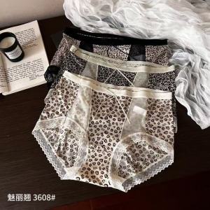 Comfortable Pure Cotton Leopard Print Womens Triangle Underwear mid Waist Butt Covering Briefs Quick Dry Three Pack Box
