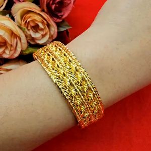 สร้อยข้อมือทองลายสี่เสาแบนสลับเกลียวเชือก ความยาว 7-8 นิ้ว ทำจากทองเหลือง ชุบทอง เลสข้อมือ ใส่ได้หลายโอกาส พร้อมส่ง