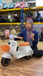 TOYS STREET (TS5188-2) SINGLE SEATER KIDS BATTERY OPERATED RIDE ON SCOOTER VESPA