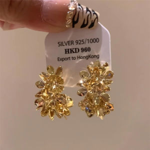 ต่างหูรูปดอกไม้ทองสุดหรูสำหรับผู้หญิง ต่างหูรูปวงกลมขนาดเล็กหรูหรา สร้อยคอ ต่างหู ชุบทอง ต่างหูแบบไม่ซ้ำใคร