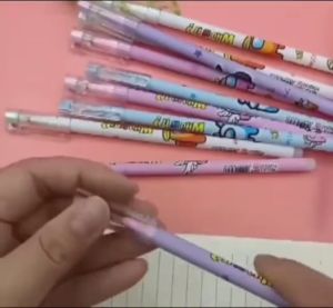 (READY STOCK) Astronaut 0.5mm Black Erasable Gel Pen Stationary Kid Birthday Present Gift宇航员黑色中性笔0.5毫米文具gel pen