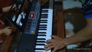 Organ Piano Digital Woim-6136 61 Keys with Cracks Portable with Built-in Microphone Used