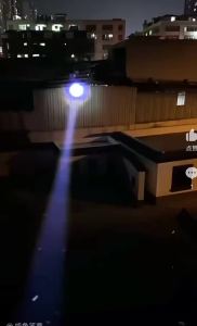 Đèn Pha LED Công Suất Cao 10000000LM Có Thể Sạc Lại Tích Hợp Cảm Biến Hồng Ngoại Và Đèn Huỳnh Quang Chống Nước Dùng Cho Cắm Trại
