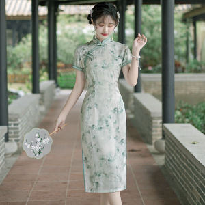 ชุดกี่เพ้าผู้หญิงสีเขียวฤดูร้อน ทรงสลิมฟิต แขนสั้น ผ้าไหมผสมน้ำหนักเบา ชุดราตรี ชุดกี่เพ้าผู้หญิงสุดหรู