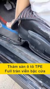 Thảm lót sàn NHỰA đúc TPE 5D xe Mitsubishi Pajero Sport 2017-2025 Mẫu Tràn viền bậc cửa - MẪU BẬC DÀI-1 bộ 4 tấm