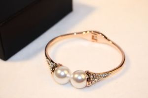 New Pearl Bracelet Womens Fashion Jewelry Open Hand Chain Simple Personality Versatile Small Forest System Popular Accessory