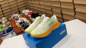 17 สี รองเท้าวิ่งผู้หญฺิง น้ำหนักเบาใส่สบาย ทรงสวยสัมผัสนุ่มWomenrunning shoes lightweight comfortable to wear