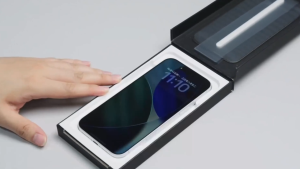Aulumu AF01 Crystal Clear Glass Screen Protector with Easy-Installation Box for iPhones