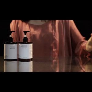 Cindynal Brightening Body Wash 500 ML - Sabun Mandi Cair Untuk Mencerahkan Kulit dan Melembabkan kulit with Niacinamide + Glutathione