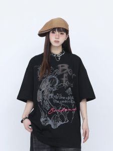 T-Shirt Wanita Lengan Pendek - Motif Anime Manis Jepang 2025 Bahan Katun Premium Bernapas & Sejuk Seperti Sutra Desain Streetwear Oversize Kerapian Bahu Slim Fit Gaya Korea Viral Versatil untuk Wanita Trendi Desain Y2K Nyaman Untuk Gemuk