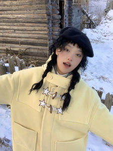 เสื้อโค้ทขนสัตว์หนังสีเหลืองประดับดาวน่ารัก สำหรับผู้หญิง ฤดูหนาว พร้อมฮู้ด ขนแกะ ผ้าฝ้าย ทรงหลวม ปกติ แขนยาว ปกติ