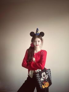 Early Autumn New Arrival Purplish Red Wear Cable Stitch Knitting Cardigan Sweater Female Korean Style Retro Short Elegant Jacket