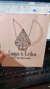 (isi 12 pcs / 1 lusin ) paper bag custom / paper bag hajatan custom/ tas kertas bingkisan hajatan custom / tas kertas merk sendiri Ukuran Tas Kertas Variatif - Lazada