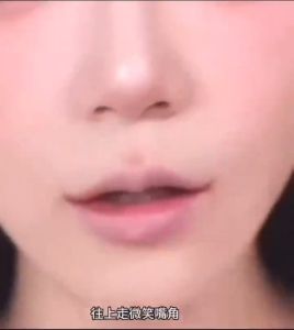 ดินสอเขียนขอบปาก เนื้อแมตต์ กำมะหยี่ กันน้ำ ไม่ติดแก้ว โรตารีลิปไลเนอร์