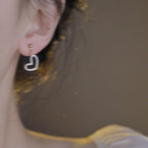 Sweetheart Pie ~ Ouyang Nana Same Style Heart Diamond Stud Earrings Sweet Painless Earrings Cute Mosquito Coil Ear Clip Women