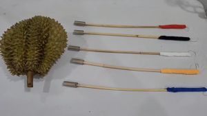 ไม้เคาะทุเรียน หวายแท้ แบบมีด้ามจับ 2 ชิ้น