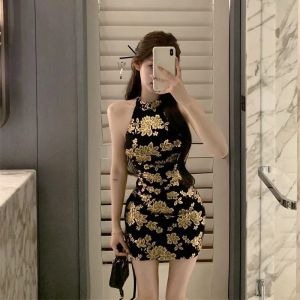 ชุดเดรสคอวีสีดำสไตล์ย้อนยุคสำหรับผู้หญิง ชุดกระโปรงสั้นเข้ารูปเข้ารูปเอวเข้ารูป ชุดเดรสฤดูร้อนใหม่สไตล์จีน