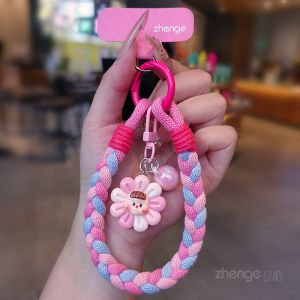 สายรัดข้อมือแบบสั้นสำหรับเด็กผู้หญิงพร้อมพวงกุญแจกระเป๋าสะพายไหล่ พร้อมจี้รูปเด็กน่ารัก สายรัดโทรศัพท์มือถือแบบอเนกประสงค์ สายรัดข้อมือแบบสามส่วน