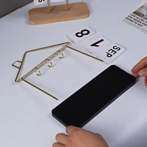 Eyre Kalender Flip Kreatif Desain Rumah -Dekorasi Meja Unik - Kalender Mini Rumah Nordik dari Besi - Cocok untuk Kantor & Ruang Kerja