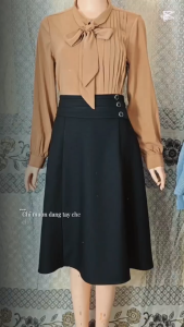 CHÂN VÁY XÒE PHỐI NÚT CÔNG SỞ