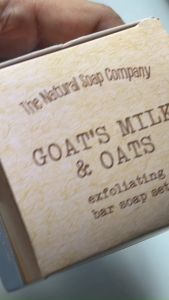 Thanh xà phòng hữu cơ The Natural Soap Company GOATS MILK & OATS làm sạch giải độc dưỡng ẩm sâu cho da 142g của Mỹ