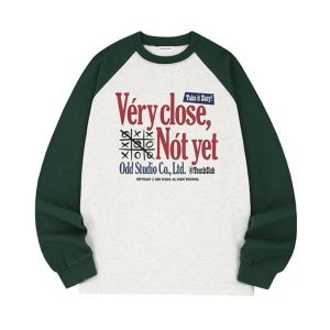 เสื้อยืดคอกลมแขนยาวลายตัวอักษรแบบมีช่องว่างสำหรับผู้ชายและผู้หญิง ทรงหลวม สไตล์เกาหลี ฤดูใบไม้ร่วง 2024