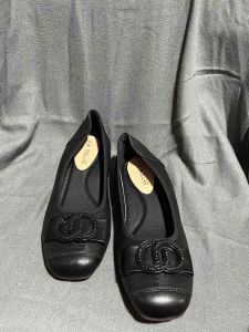 RW SoLuxe Elegant Black Flat Shoes for Ladies Size 10