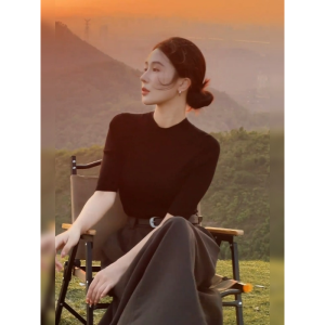 American Cool and Hot Half-high Collar Shoulder-fitted Waist-cinching Mid-sleeve T-shirt Short-length