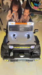 Beige รถไฟฟ้าเด็ก รถแบตเตอรี่เด็ก 4 ล้อ ขับเคลื่อน มีเสียงเพลงมีไฟ เหมาะกับ 9ขวบ รถไฟฟ้าเด็กมีรีโมท