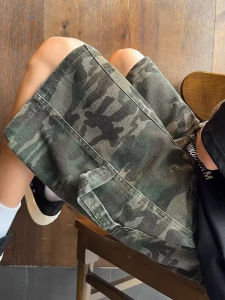 Quần Short Nam Mùa Hè 2025 Phong Cách Mới Quần Short Thường Ngày Rộng Rãi Họa Tiết Sọc Camo Quần Short Trẻ Trung