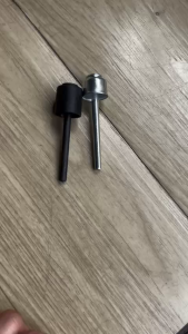 Dù gạt gối SẮT NHỰA dùng cho máy may 1 kim công nghiệp (giá 1 cái)