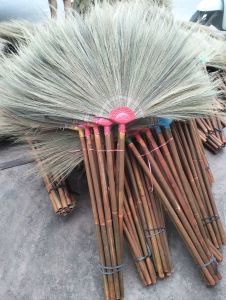 ไม้กวาดดอกหญ้า มัดละ 10ด้าม