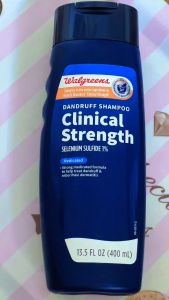 Dầu gội kiểm soát gàu Walgreens DANDRUFF SHAMPOO Clinical Strength 400ml chống ngứa bong tróc gàu và viêm da tiết bã nhờn của Mỹ