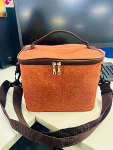 Insulated Lunch Bag With 2 Way Handle Strap