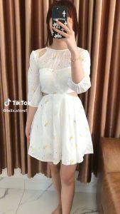 Đầm cutout hoa hồng F006