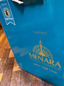 Kain pelikat sarong menara kuala lumpur ( 10 helai ) sekotak