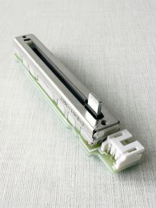 ปุ่มปรับเสียงแบบดันขึ้นได้ 3 ชั้น Pioneer DJM900nxs2 รุ่นที่สาม ไม่ต้องใช้ไฟฟ้า แผ่นดันได้ตั้งฉากพร้อมแผ่นด้านบน ปุ่มปรับระดับเสียง