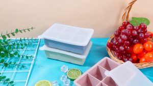 Ice Cube mold Silicone gel Cube Mold with Lid Square Tray for Ice Cream Whiskey Cocktail Cold Drink