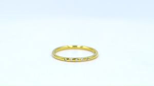 Happy Jewelry แหวนสไตร์มินิมอล เพชร 5 เม็ด ทองแท้ 9k 37.5% เพชรเกสร ME751