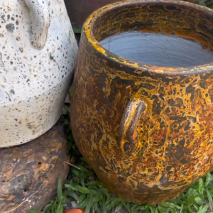 กระถางดินเผาก้นเหลี่ยม สีวินเทจเก่า ๆ มีหู 3 หู ขนาด 28 x 31 cm.