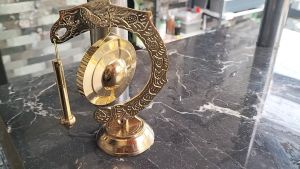 Miniatur Gong Naga Kuningan Gong Cantuk Besar 1 pcs Hiasan Meja
