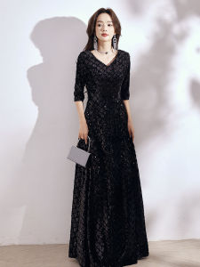 ชุดราตรีสีดำยาวหรูหราสำหรับผู้หญิง ชุดราตรีสุดหรูพร้อมกระโปรงทรงเอ ชุดราตรีสุดหรูพร้อมดีไซน์คอวีลึก ชุดราตรีสุดหรู