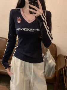 เสื้อยืดแขนยาวทรงเข้ารูปสำหรับผู้หญิง คอวี ลายทาง แฟชั่นฤดูใบไม้ผลิและฤดูใบไม้ร่วง เสื้อชั้นในบาง เสื้อชั้นในสุดเซ็กซี่