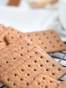 Dance Grain Thin Biscuits Multi-Flavor Snacks Crispy Crackers Small Packaged Nostalgic Treats from China 240g Net Weight