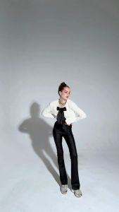 CALLING\_COSTUME เสื้อครอปเเขนยาวปักเลื่อม โบว์สีดำใหญ่ 2 ชิ้น+กางเกงขาม้าสีดำ/ขาว ยิ่งครีเอท Top(CL714) Pants(CL713)")